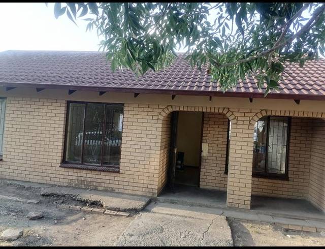 3 BEDROOM HOUSE FOR SALE IN MERITING